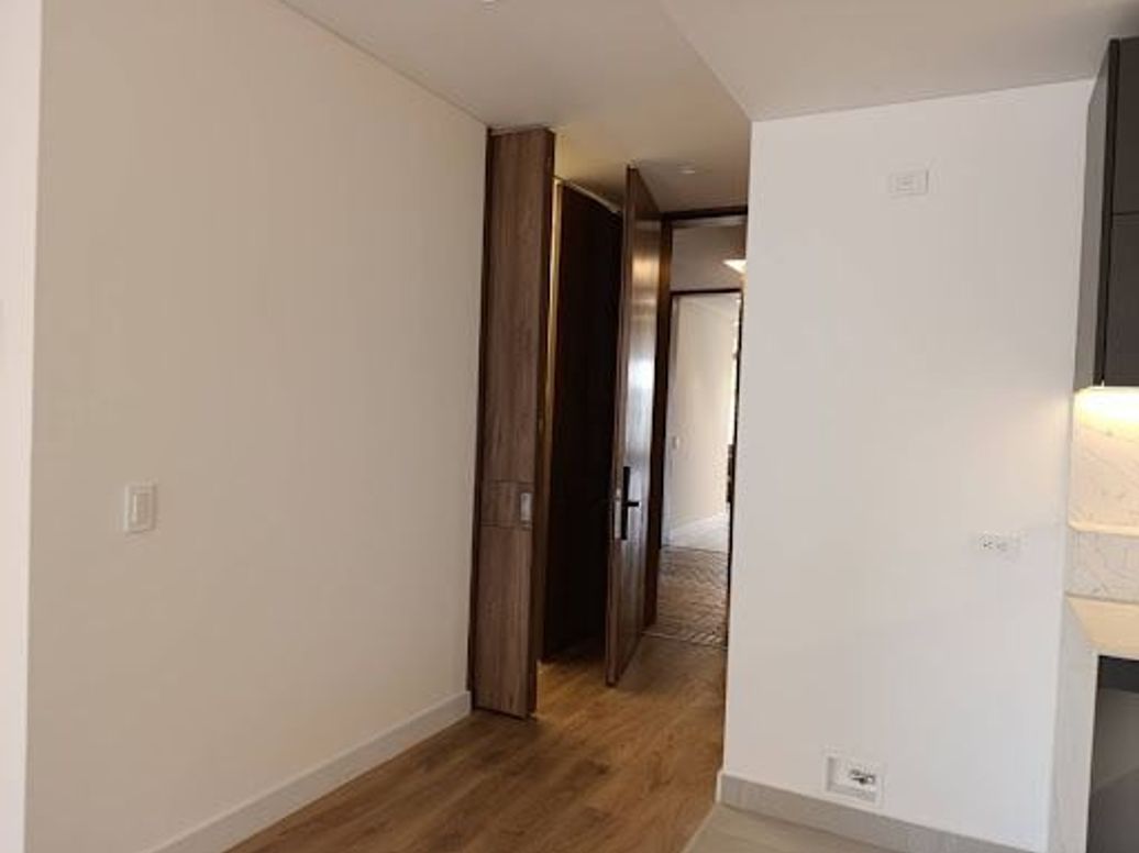Apartamento de 2 alcobas en venta en Chicó Reservado, Bogotá, 95 m² · foto 5 de 20