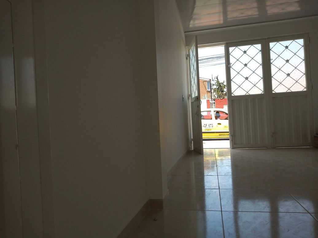 Casa de 3 alcobas en venta en Álamos Norte, Bogotá, 110 m² · foto 3 de 20