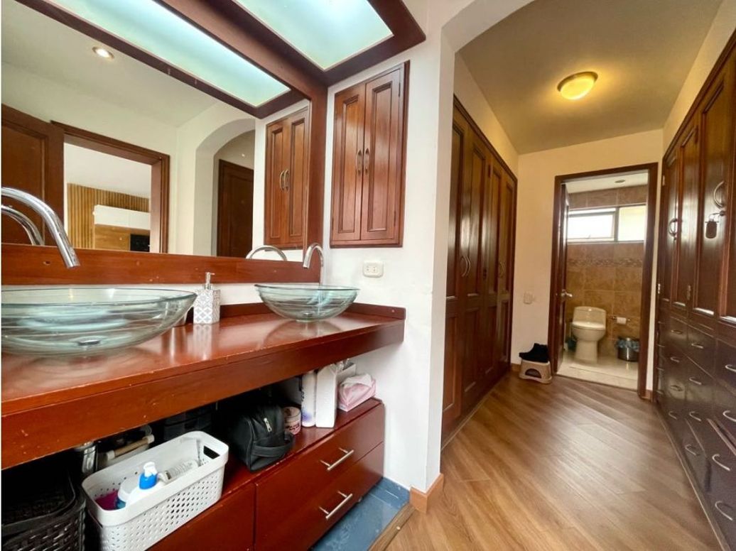 Apartamento de 3 alcobas en venta en Santa Barbara, Bogotá, 153 m² · foto 18 de 19