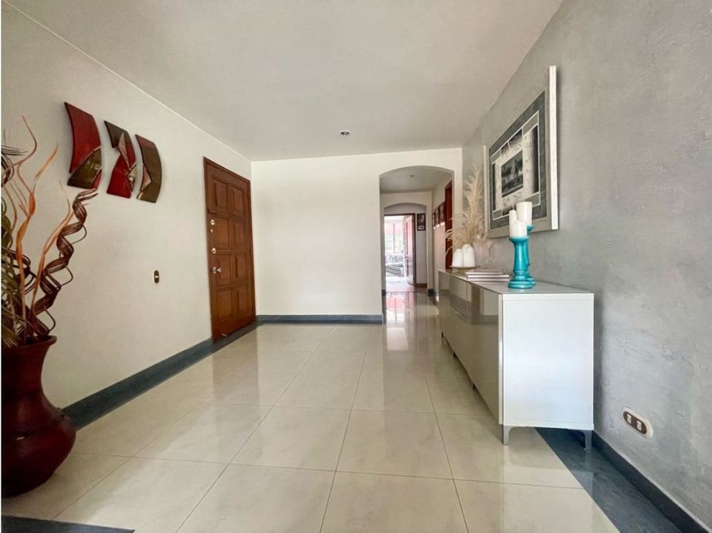 Apartamento de 3 alcobas en venta en Santa Barbara, Bogotá, 153 m² · foto 7 de 19