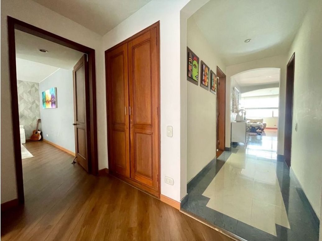 Apartamento de 3 alcobas en venta en Santa Barbara, Bogotá, 153 m² · foto 12 de 19
