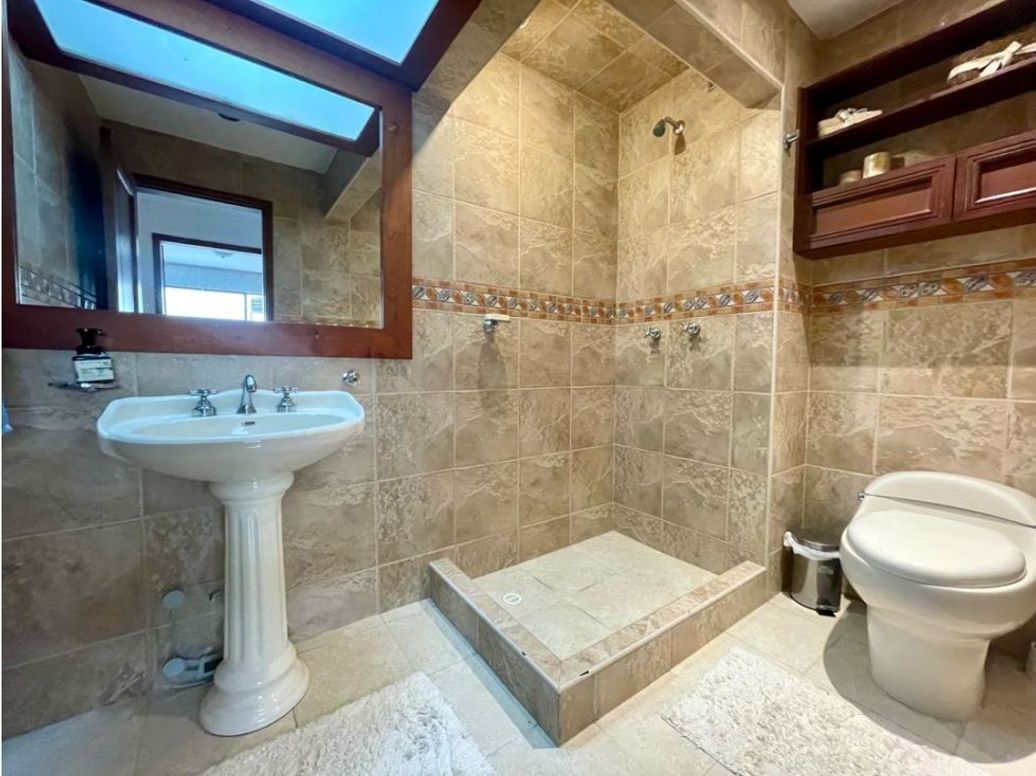 Apartamento de 3 alcobas en venta en Santa Barbara, Bogotá, 153 m² · foto 11 de 19