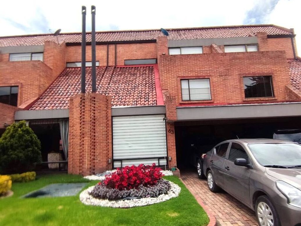 Casa de 3 alcobas en venta en Prado Veraniego Norte, Bogotá, 195 m² · foto 2 de 14
