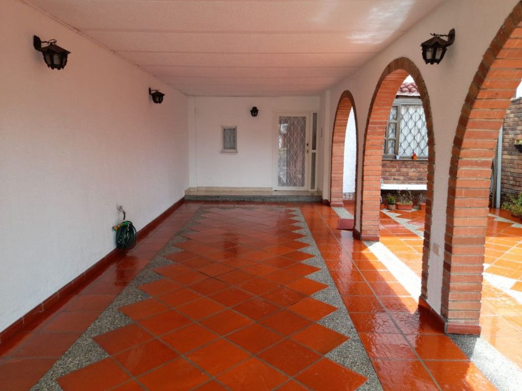 Casa de 4 alcobas en venta en Margaritas I Sector, Bogotá, 250 m² · foto 2 de 20