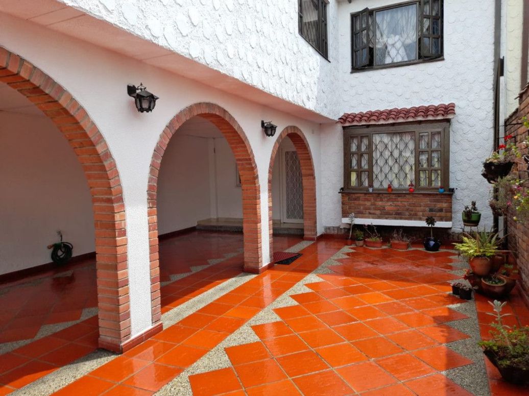 Casa de 4 alcobas en venta en Margaritas I Sector, Bogotá, 250 m² · foto 3 de 20