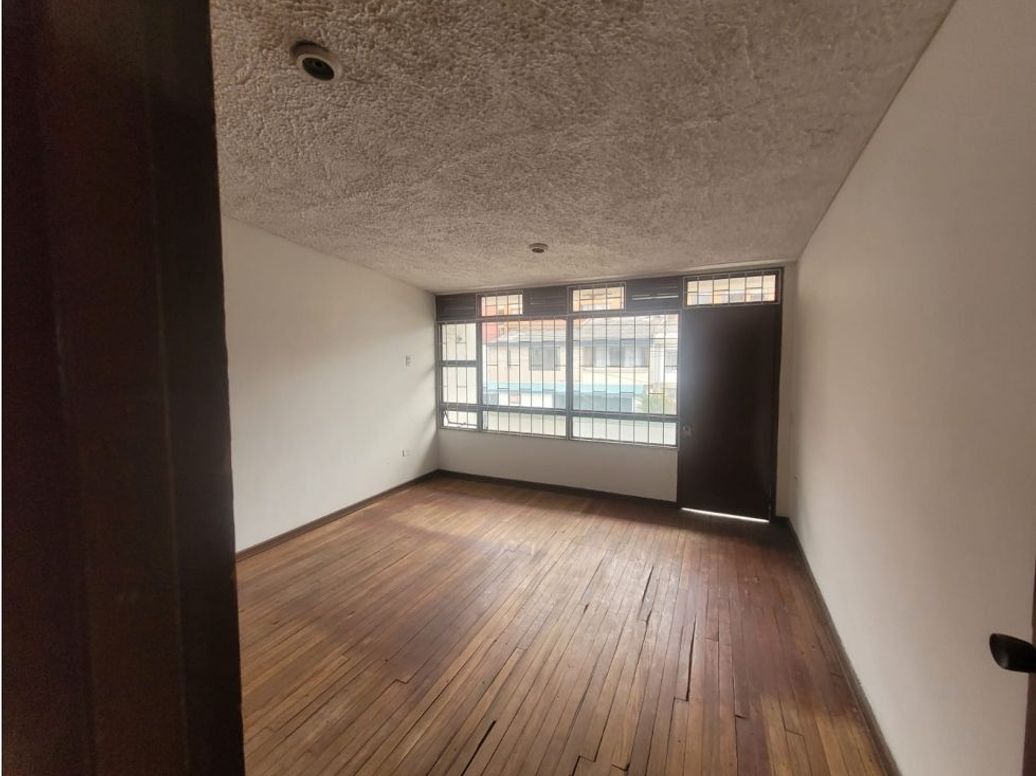 Casa de 11 alcobas en venta en Pasadena, Bogotá, 384 m² · foto 7 de 20