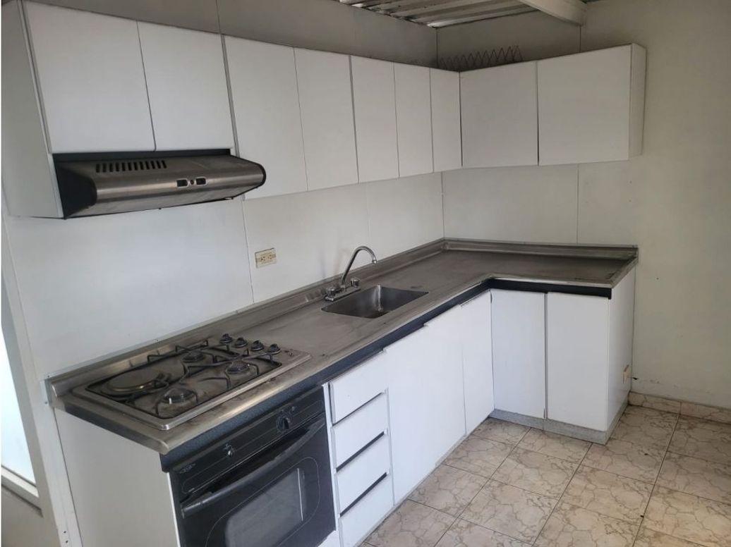 Casa de 11 alcobas en venta en Pasadena, Bogotá, 384 m² · foto 12 de 20