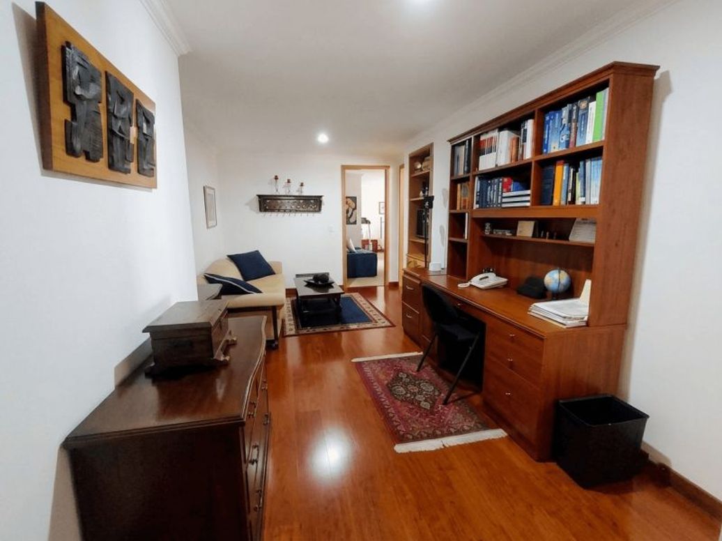 Apartamento de 3 alcobas en venta en Santa Barbara Occidental, Bogotá, 259 m² · foto 9 de 19