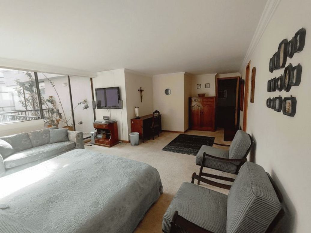 Apartamento de 3 alcobas en venta en Santa Barbara Occidental, Bogotá, 259 m² · foto 13 de 19