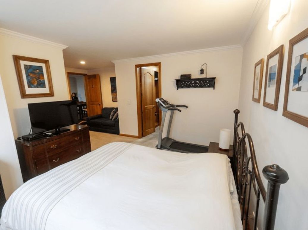 Apartamento de 3 alcobas en venta en Santa Barbara Occidental, Bogotá, 259 m² · foto 18 de 19