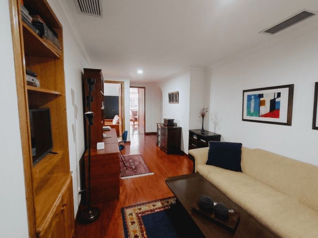 Apartamento de 3 alcobas en venta en Santa Barbara Occidental, Bogotá, 259 m² · foto 10 de 19