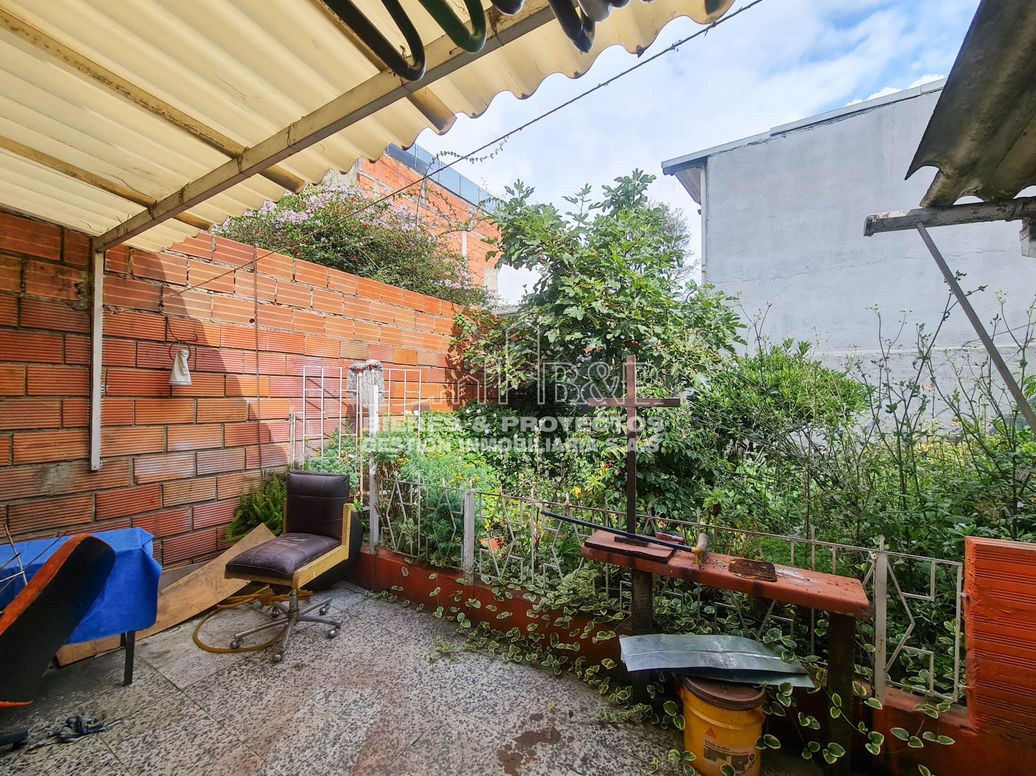 Casa de 6 alcobas en venta en Villa Adriana, Bogotá, 272 m² · foto 7 de 19