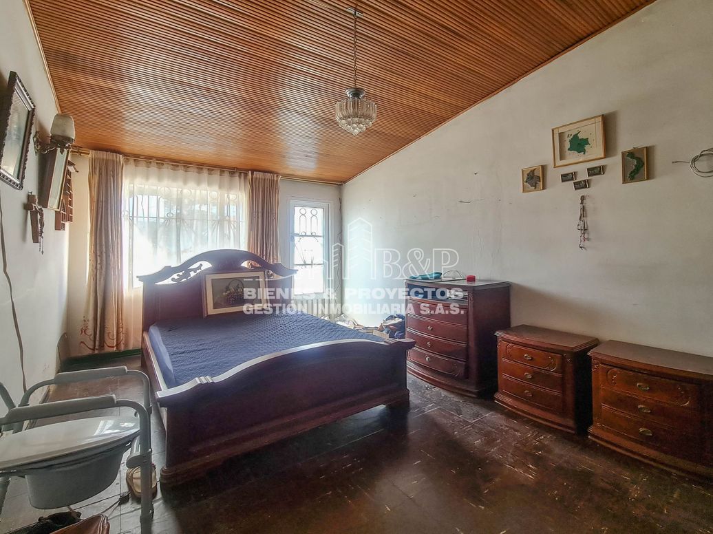 Casa de 6 alcobas en venta en Villa Adriana, Bogotá, 272 m² · foto 13 de 19