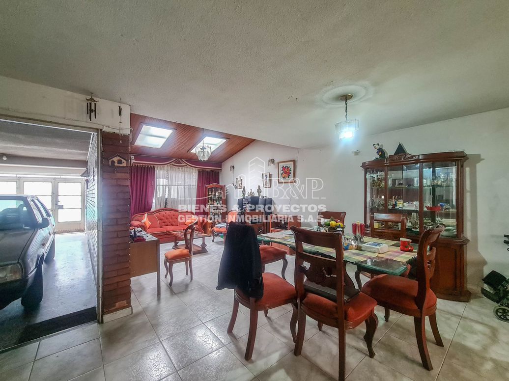 Casa de 6 alcobas en venta en Villa Adriana, Bogotá, 272 m² · foto 9 de 19