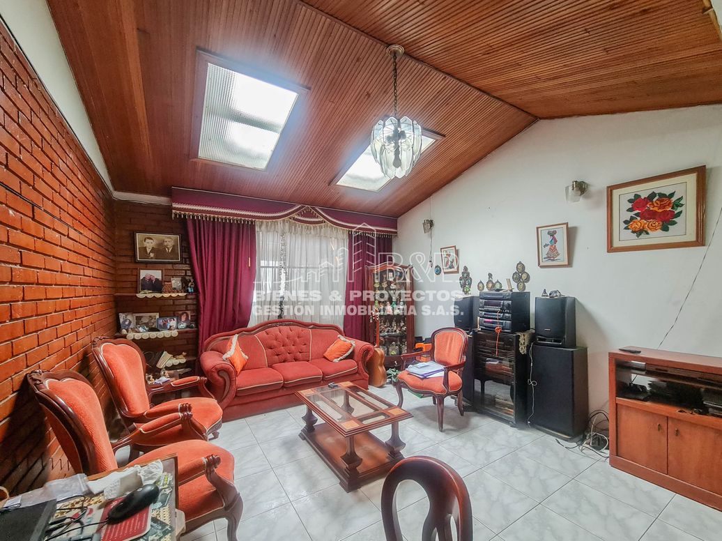 Casa de 6 alcobas en venta en Villa Adriana, Bogotá, 272 m² · foto 4 de 19