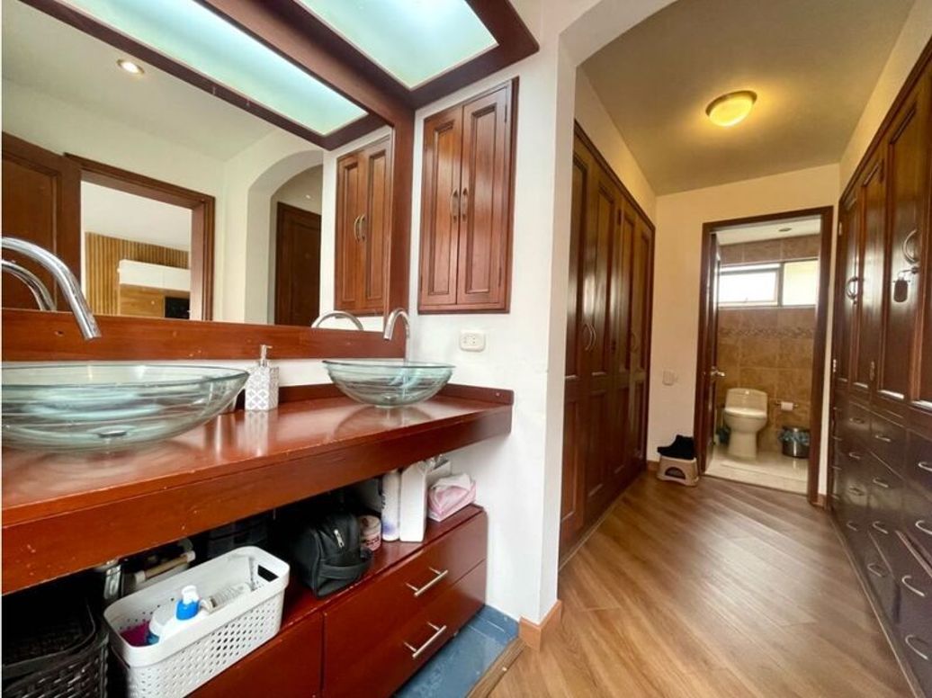 Apartamento de 3 alcobas en venta en Santa Barbara Central, Bogotá, 153 m² · foto 18 de 19