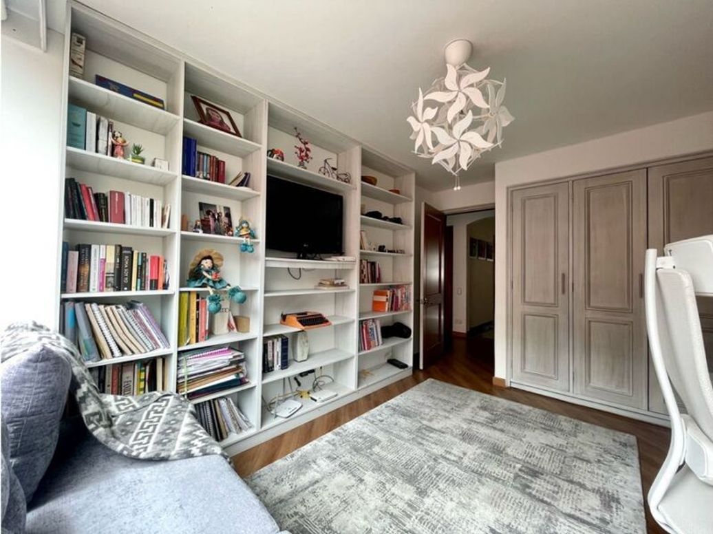 Apartamento de 3 alcobas en venta en Santa Barbara Central, Bogotá, 153 m² · foto 10 de 19