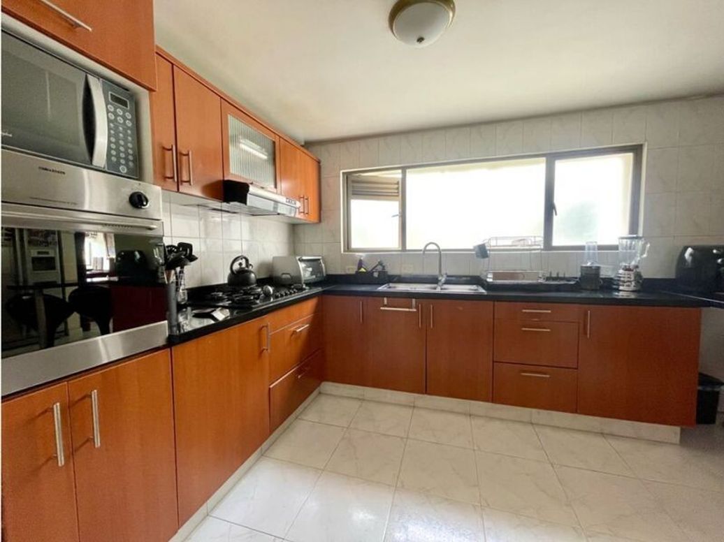 Apartamento de 3 alcobas en venta en Santa Barbara Central, Bogotá, 153 m² · foto 8 de 19