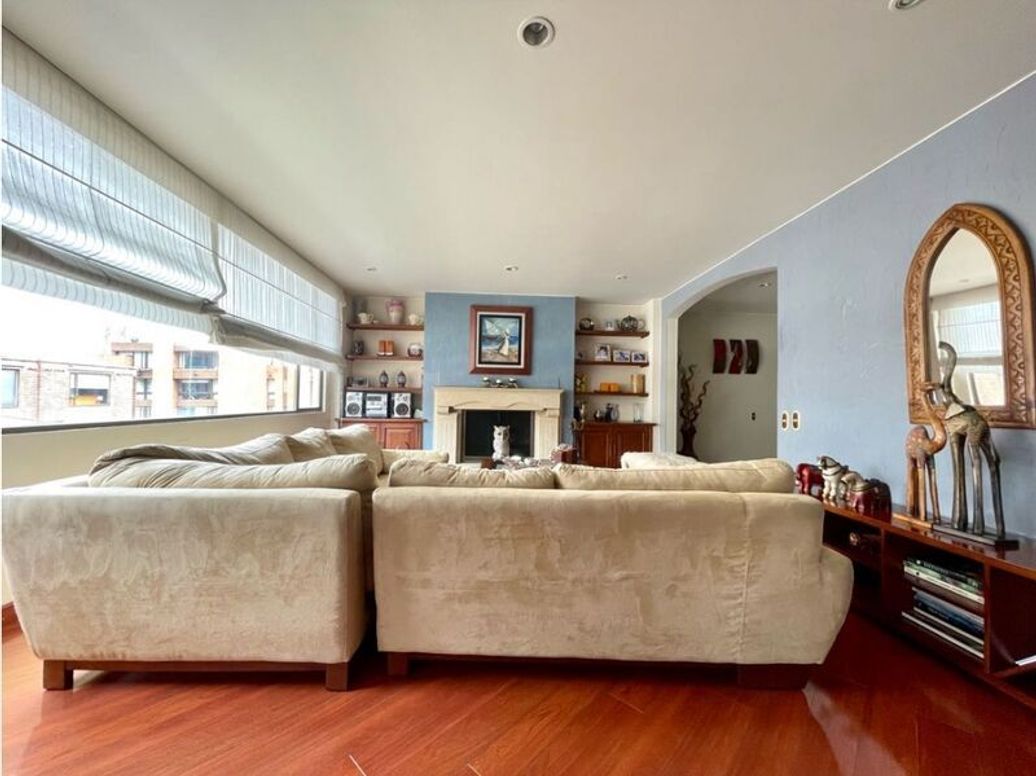 Apartamento de 3 alcobas en venta en Santa Barbara Central, Bogotá, 153 m² · foto 2 de 19