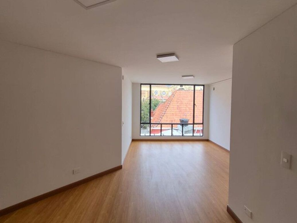 Apartamento de 2 alcobas en venta en Chapinero Central, Bogotá, 53 m² · foto 2 de 20