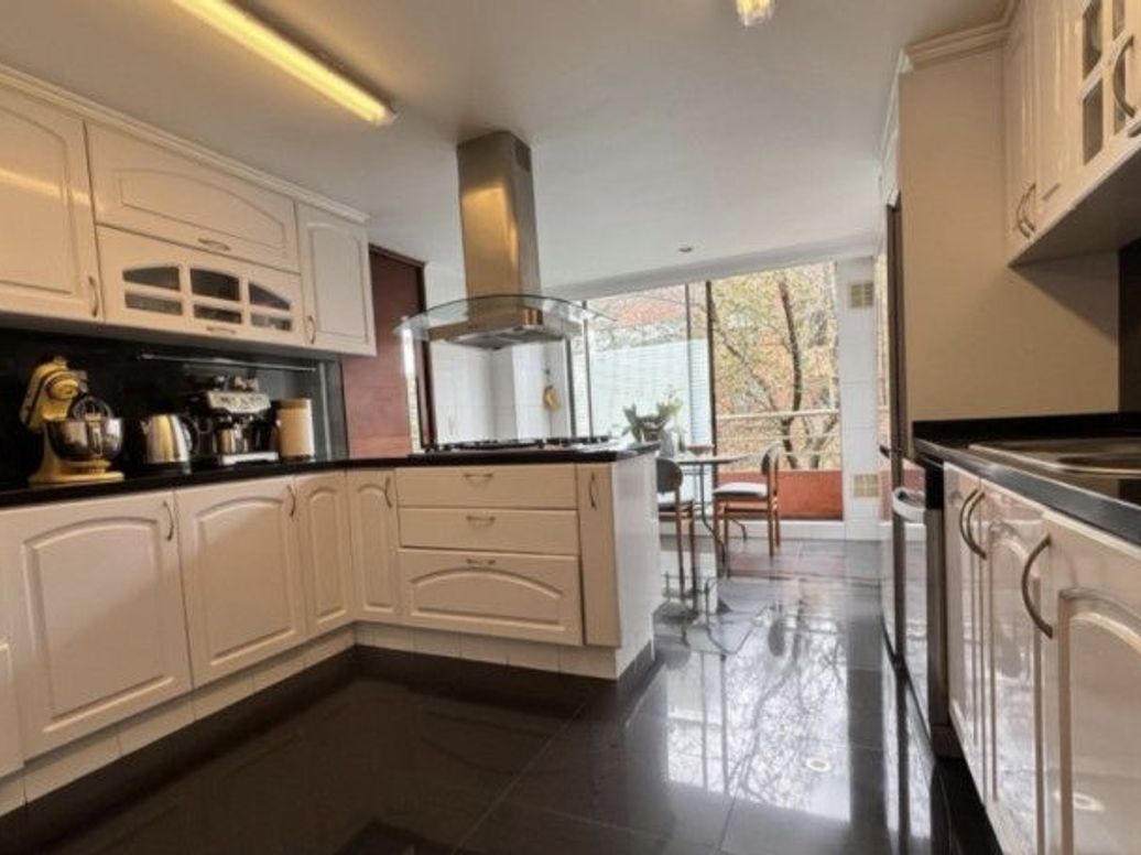Apartamento de 3 alcobas en venta en La Calleja, Bogotá, 227 m² · foto 8 de 16