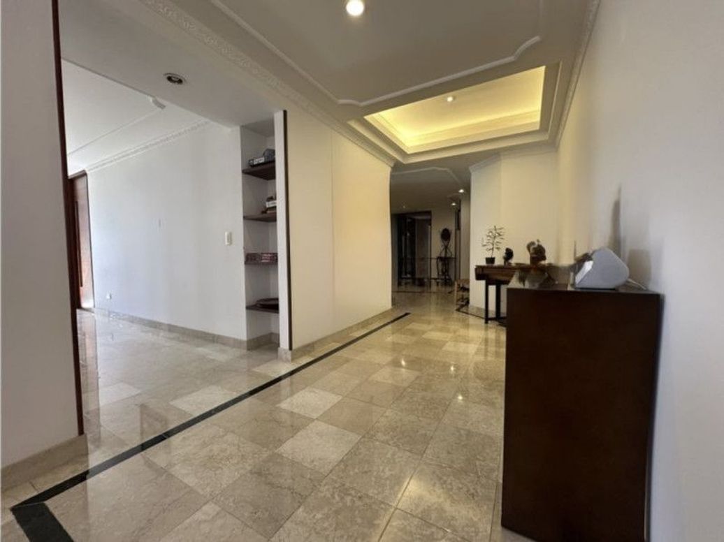 Apartamento de 3 alcobas en venta en La Calleja, Bogotá, 227 m² · foto 6 de 16