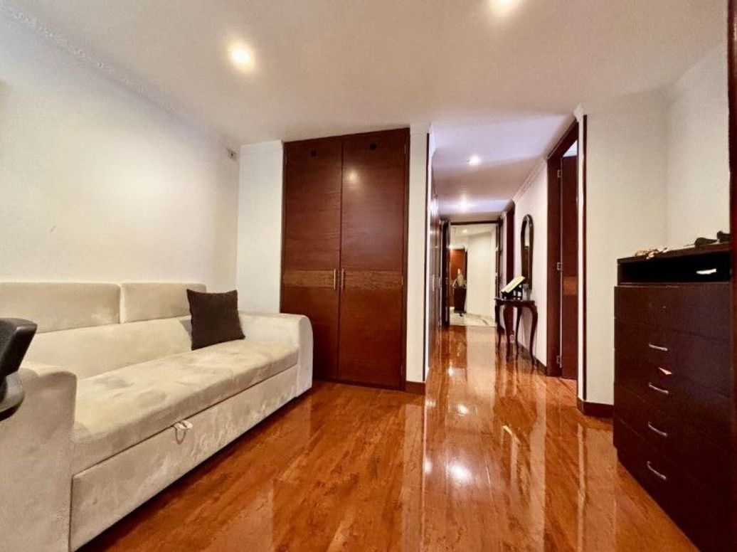 Apartamento de 3 alcobas en venta en La Calleja, Bogotá, 227 m² · foto 14 de 16