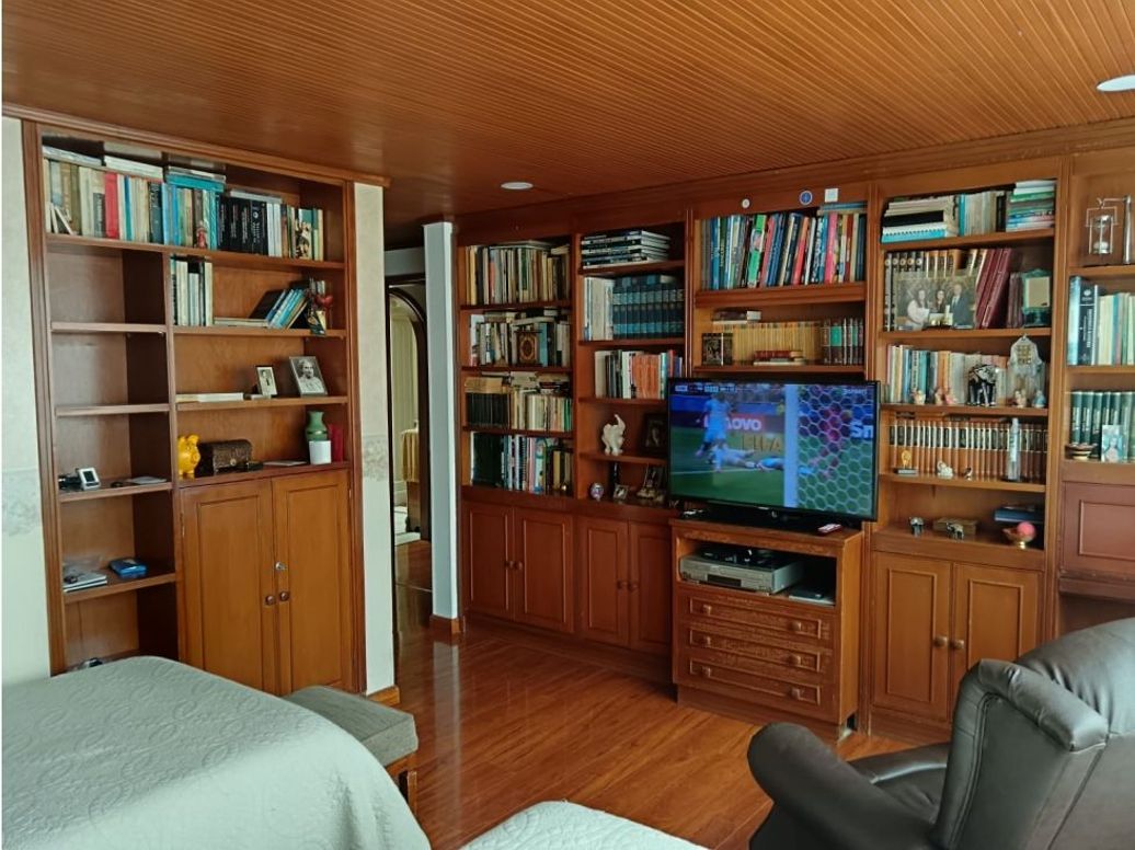 Apartamento de 3 alcobas en venta en La Carolina, Bogotá, 140 m² · foto 4 de 14