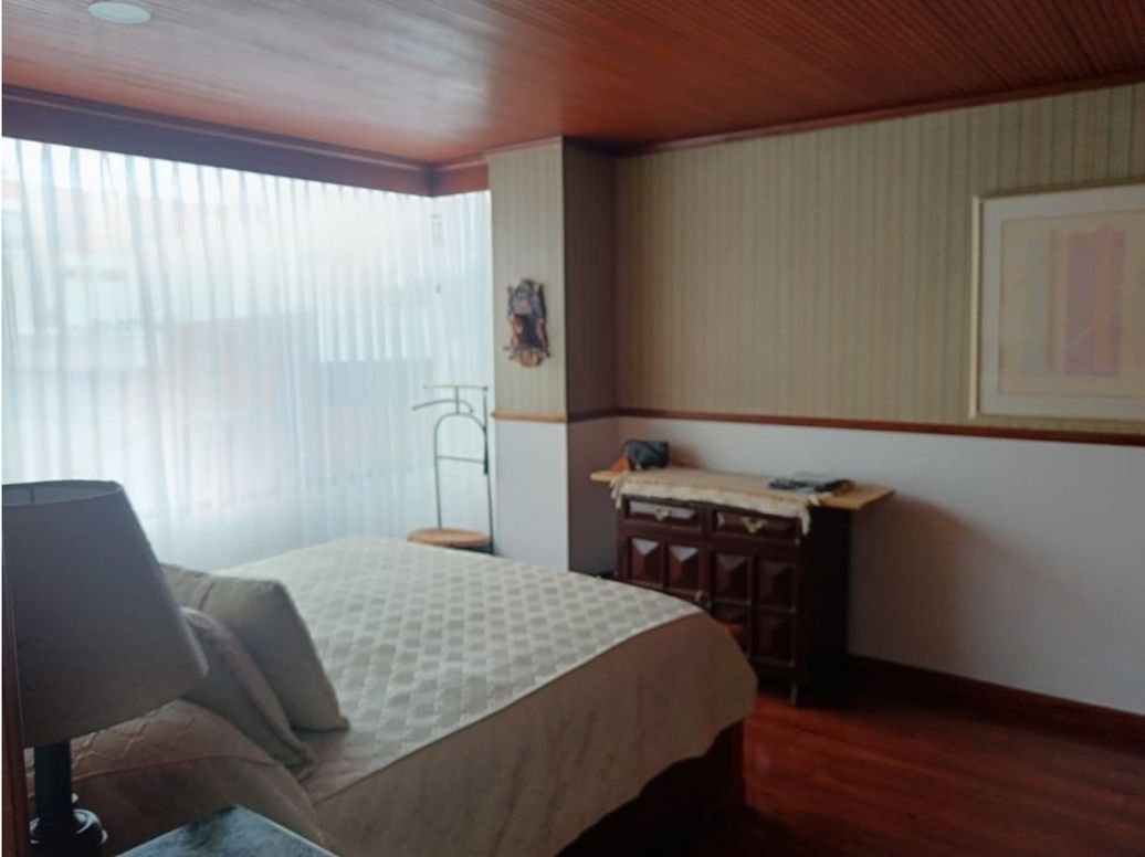 Apartamento de 3 alcobas en venta en La Carolina, Bogotá, 140 m² · foto 3 de 14