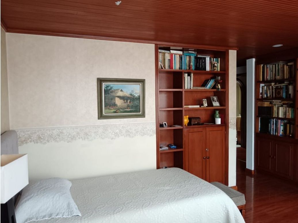 Apartamento de 3 alcobas en venta en La Carolina, Bogotá, 140 m² · foto 2 de 14