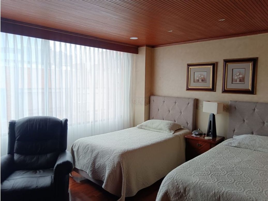 Apartamento de 3 alcobas en venta en La Carolina, Bogotá, 140 m² · foto 10 de 14