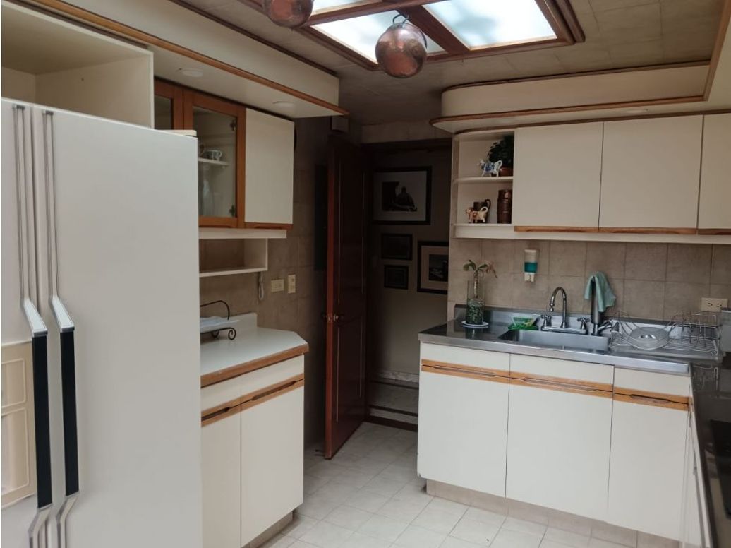 Apartamento de 3 alcobas en venta en La Carolina, Bogotá, 140 m² · foto 9 de 14