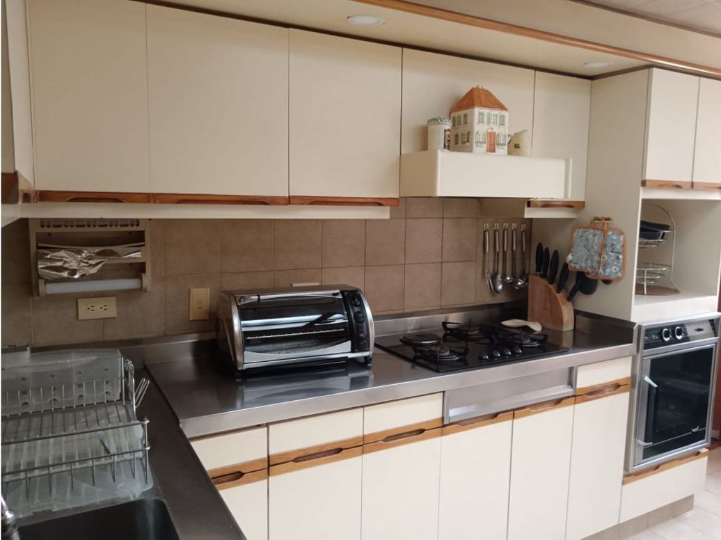 Apartamento de 3 alcobas en venta en La Carolina, Bogotá, 140 m² · foto 8 de 14