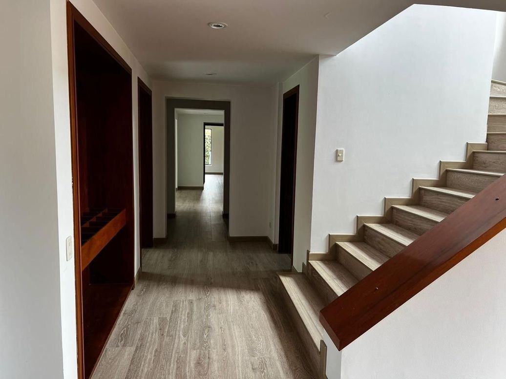 Casa de 4 alcobas en venta en Casa Blanca, Bogotá, 500 m² · foto 3 de 13