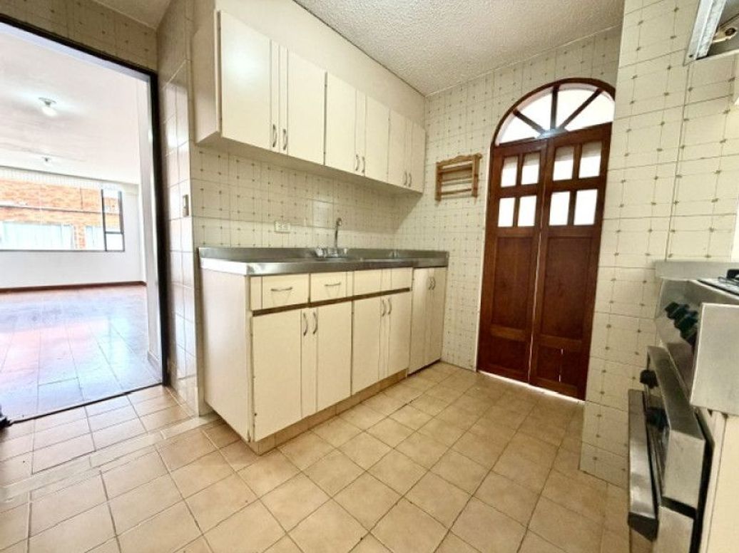 Apartamento de 4 alcobas en venta en Campo Alegre, Bogotá, 85 m² · foto 6 de 20
