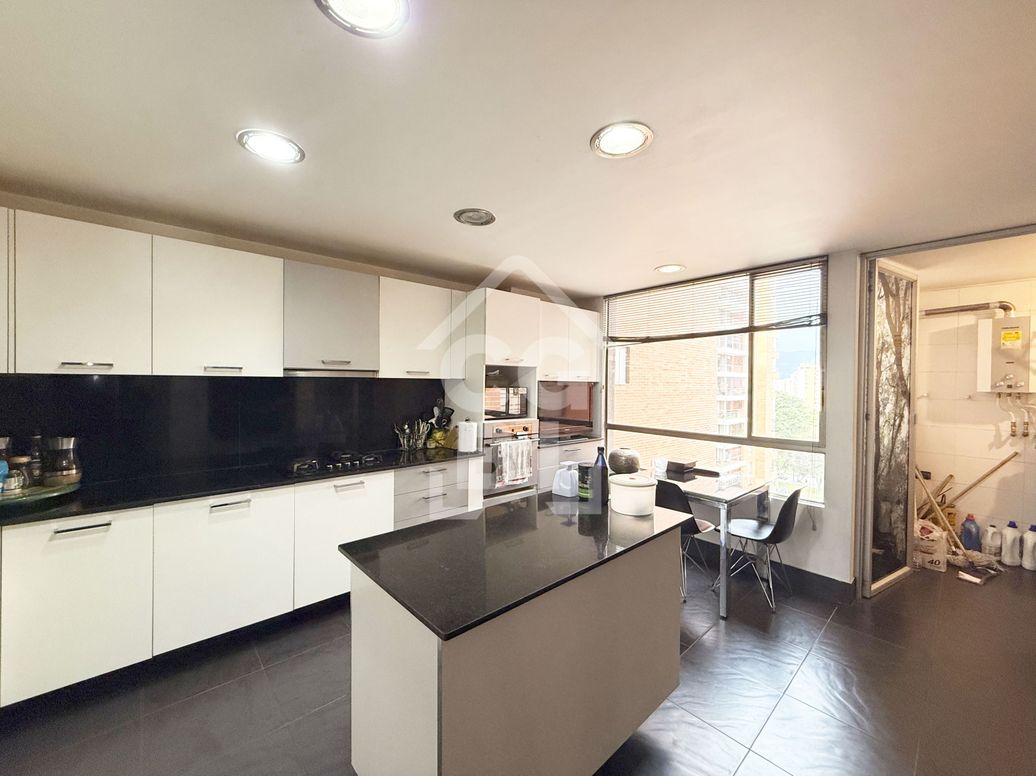 Apartamento de 3 alcobas en venta en El Plan, Bogotá, 194 m² · foto 7 de 20