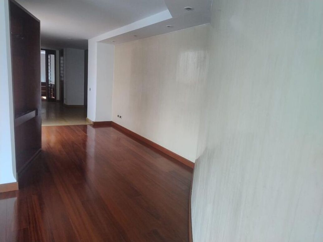 Apartamento de 5 alcobas en venta en Santa Barbara Occidental, Bogotá, 340 m² · foto 4 de 20