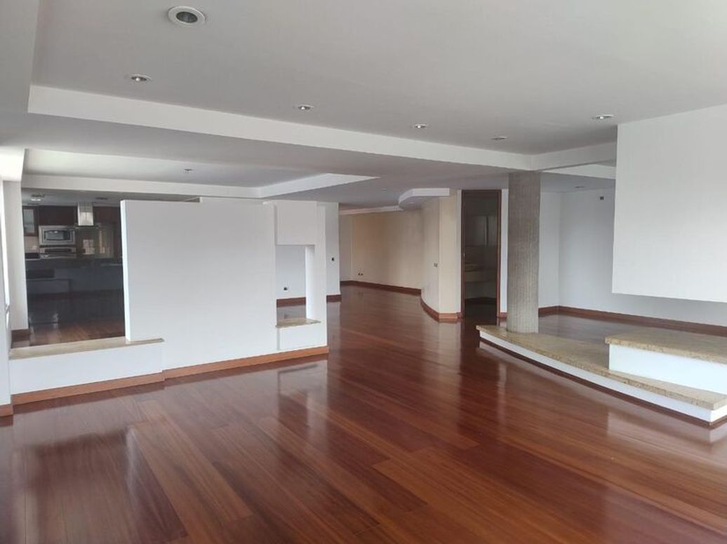 Apartamento de 5 alcobas en venta en Santa Barbara Occidental, Bogotá, 340 m² · foto 8 de 20