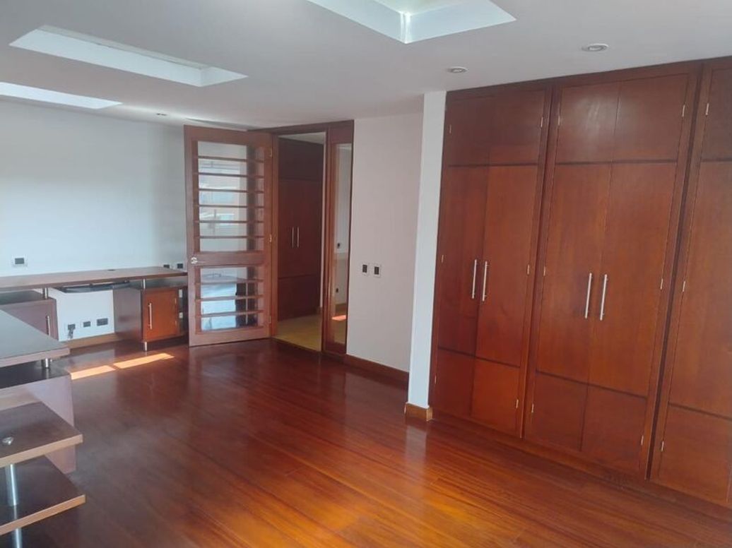 Apartamento de 5 alcobas en venta en Santa Barbara Occidental, Bogotá, 340 m² · foto 15 de 20
