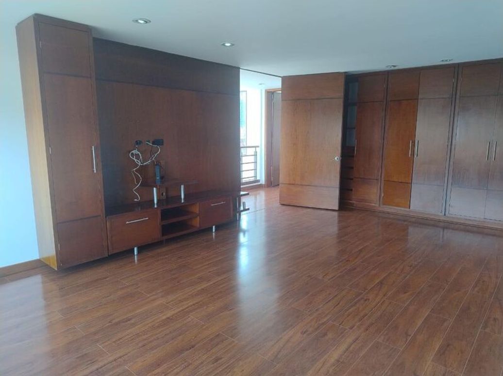 Apartamento de 5 alcobas en venta en Santa Barbara Occidental, Bogotá, 340 m² · foto 12 de 20