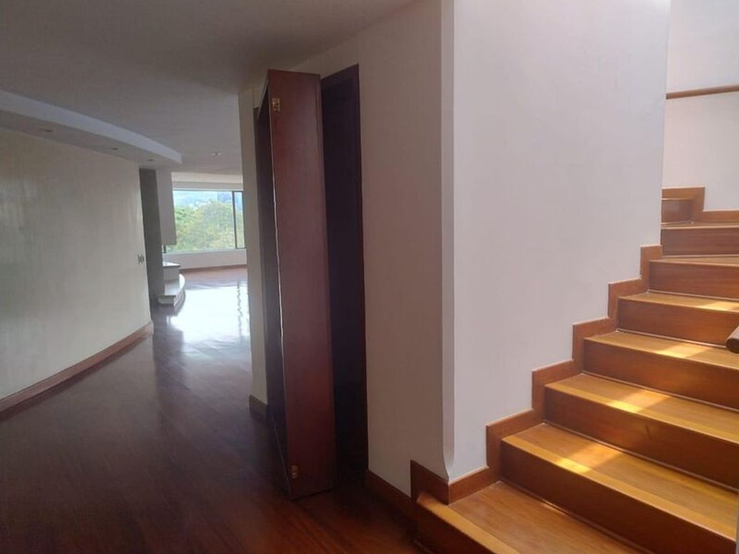 Apartamento de 5 alcobas en venta en Santa Barbara Occidental, Bogotá, 340 m² · foto 11 de 20