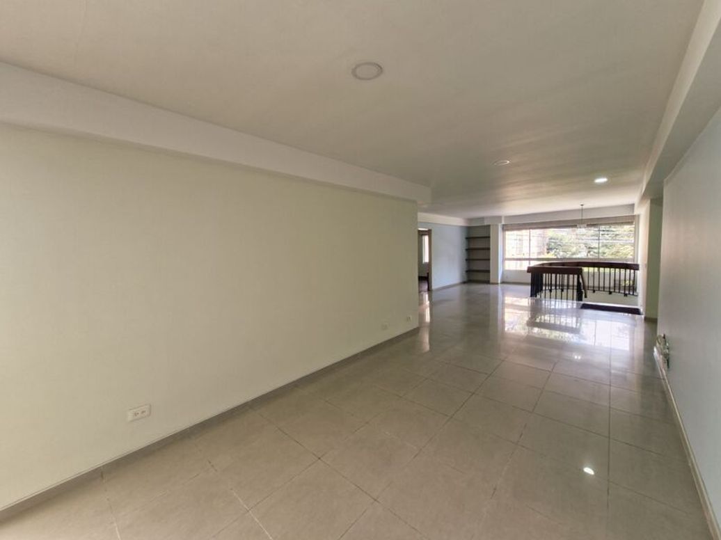 Apartamento de 6 alcobas en venta en Campin Occidental, Bogotá, 164 m² · foto 4 de 20