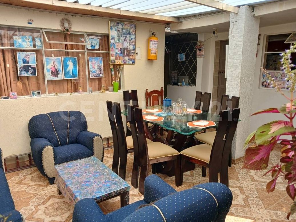 Casa de 6 alcobas en venta en Santa Lucía, Bogotá, 240 m² · foto 5 de 9