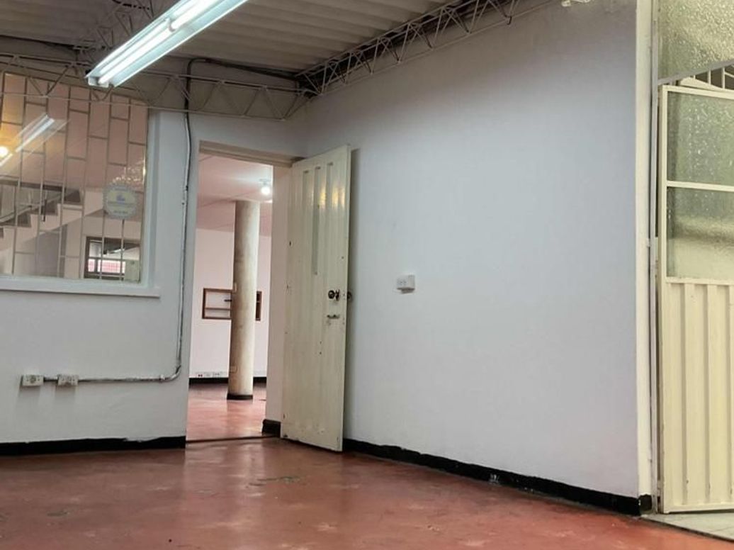 Casa de 7 alcobas en venta en Quinta Paredes, Bogotá, 269 m² · foto 15 de 20