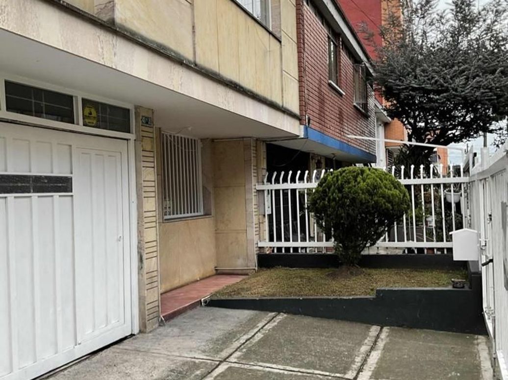 Casa de 7 alcobas en venta en Quinta Paredes, Bogotá, 269 m² · foto 2 de 20
