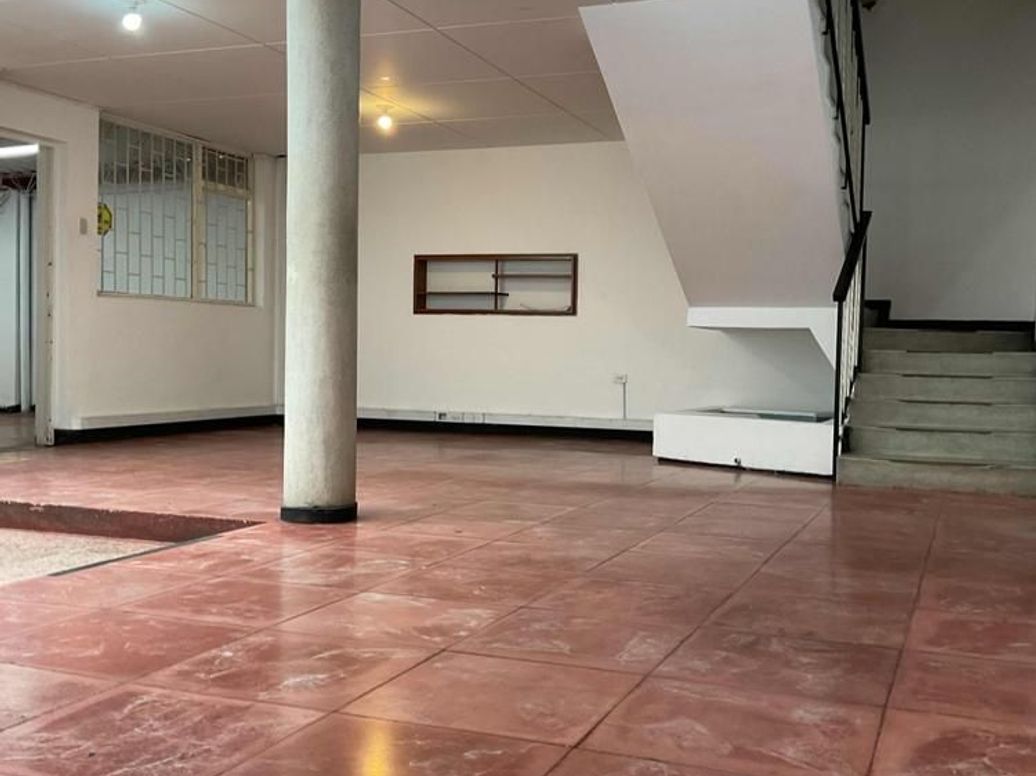 Casa de 7 alcobas en venta en Quinta Paredes, Bogotá, 269 m² · foto 8 de 20