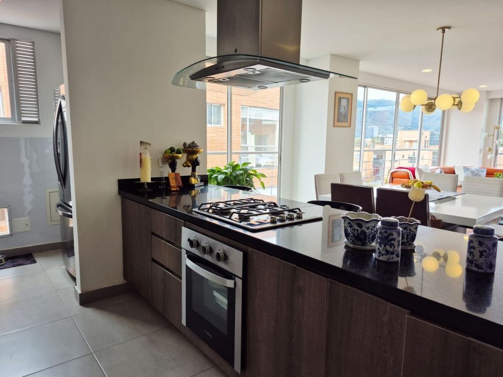 Apartamento de 3 alcobas en venta en Cr. El Bosque, Bogotá, 140 m² · foto 3 de 15