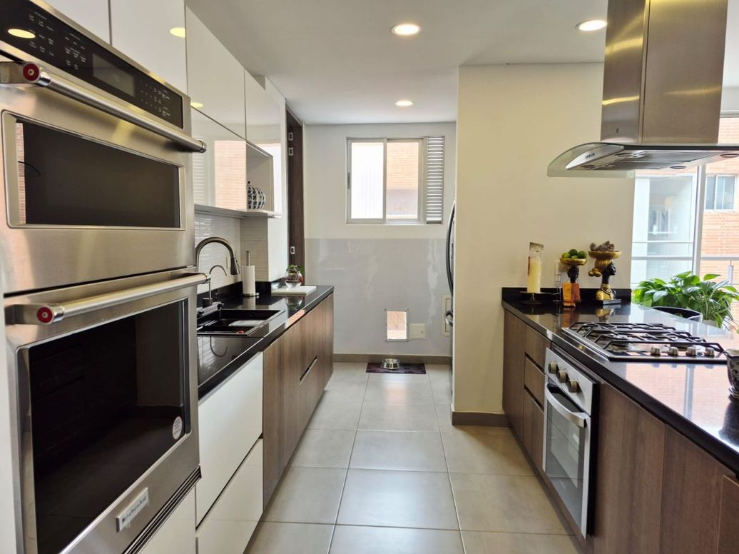 Apartamento de 3 alcobas en venta en Cr. El Bosque, Bogotá, 140 m² · foto 4 de 15
