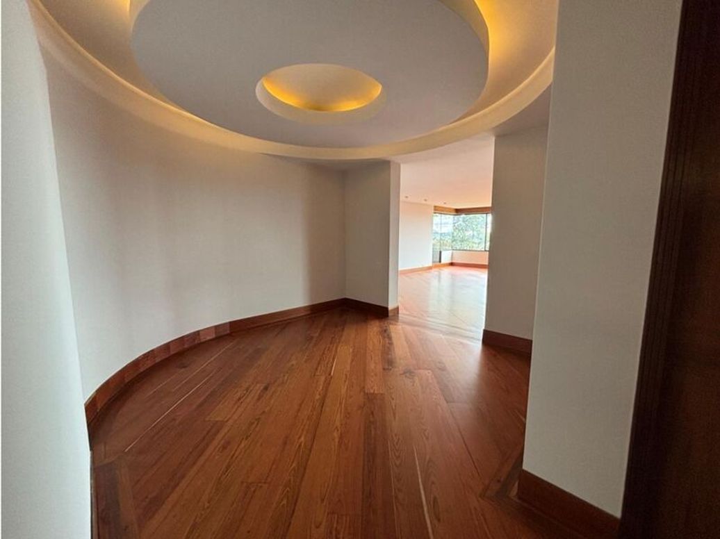 Apartamento de 4 alcobas en venta en La Carolina, Bogotá, 362 m² · foto 2 de 20