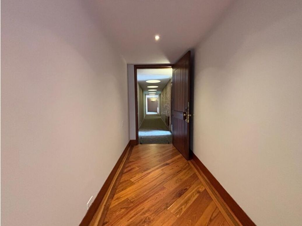 Apartamento de 4 alcobas en venta en La Carolina, Bogotá, 362 m² · foto 9 de 20